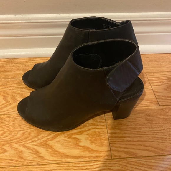 Peep Toe Mule Booties Size 8 - Picture 2 of 5